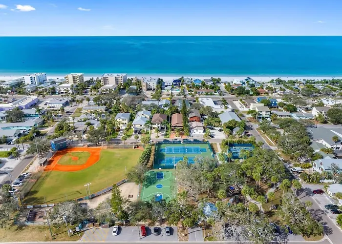 August Deals Pet Friendly And Hot Tub B Clearwater Beach